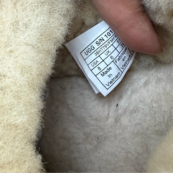 UGG NEW McKay Chestnut Sheepskin Ankle Boots - Picture 14 of 14